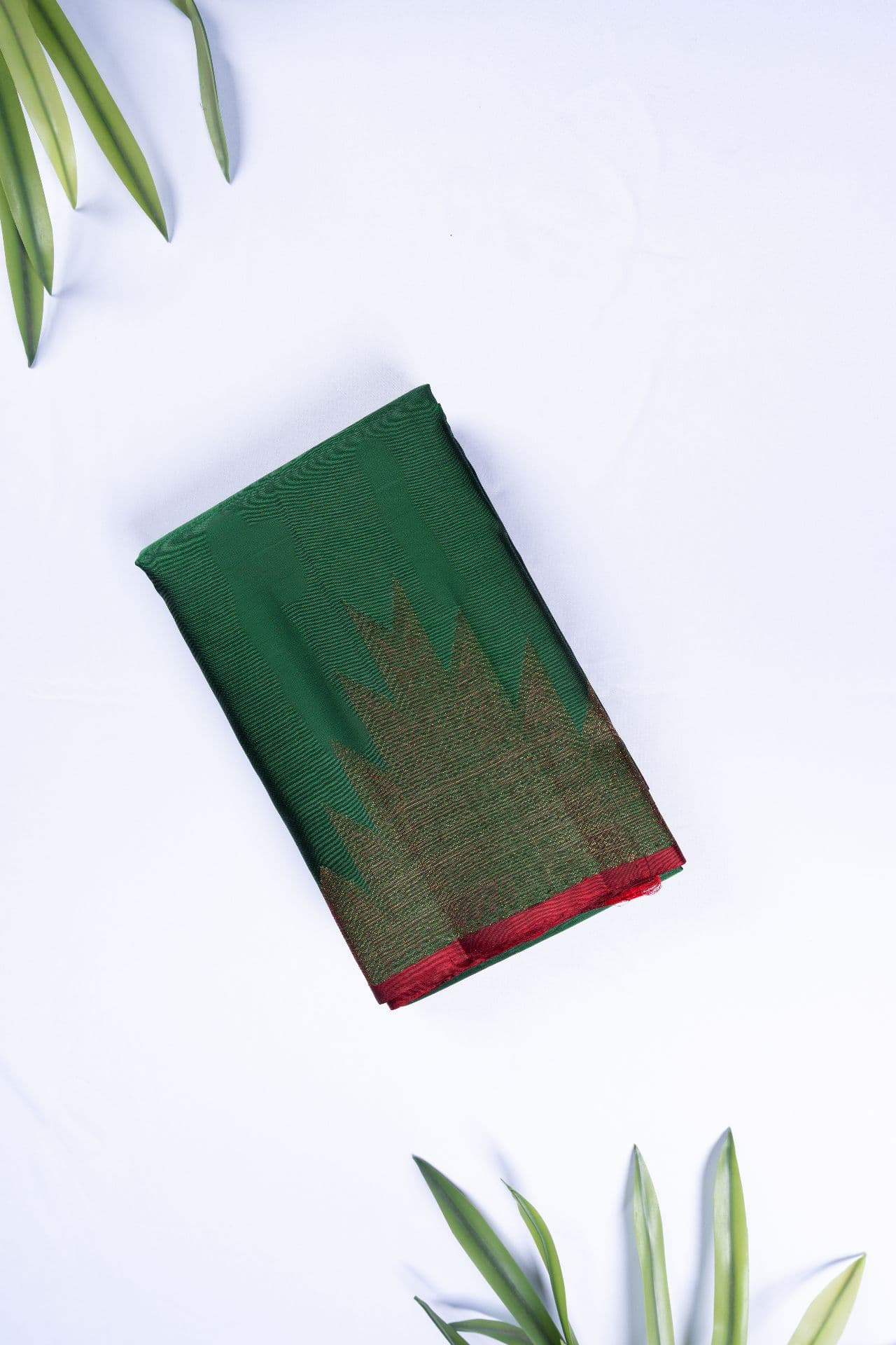 Forest Green & Crimson Vintage Checked Kanjivaram Saree Buy authentic handloom soft silk saree